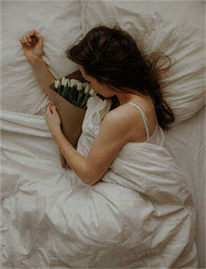 撤尿特写oootubecom/水岛津实 蓝衣地铁